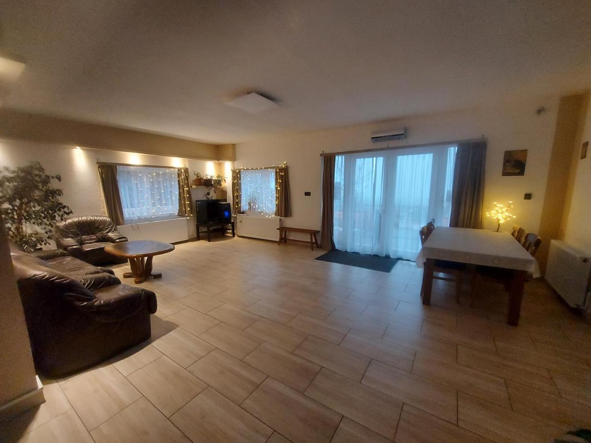 בודארוס Attila'S Guest House מראה חיצוני תמונה
