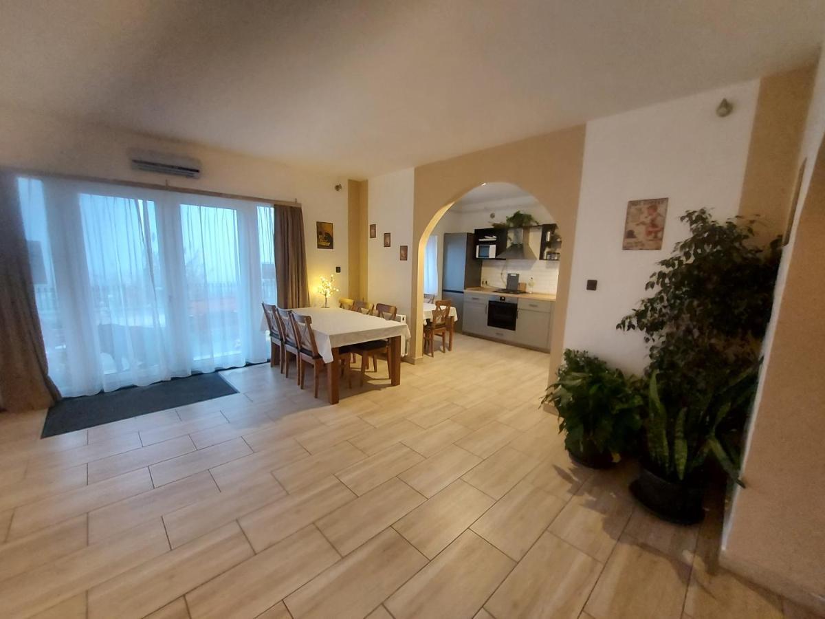 בודארוס Attila'S Guest House מראה חיצוני תמונה
