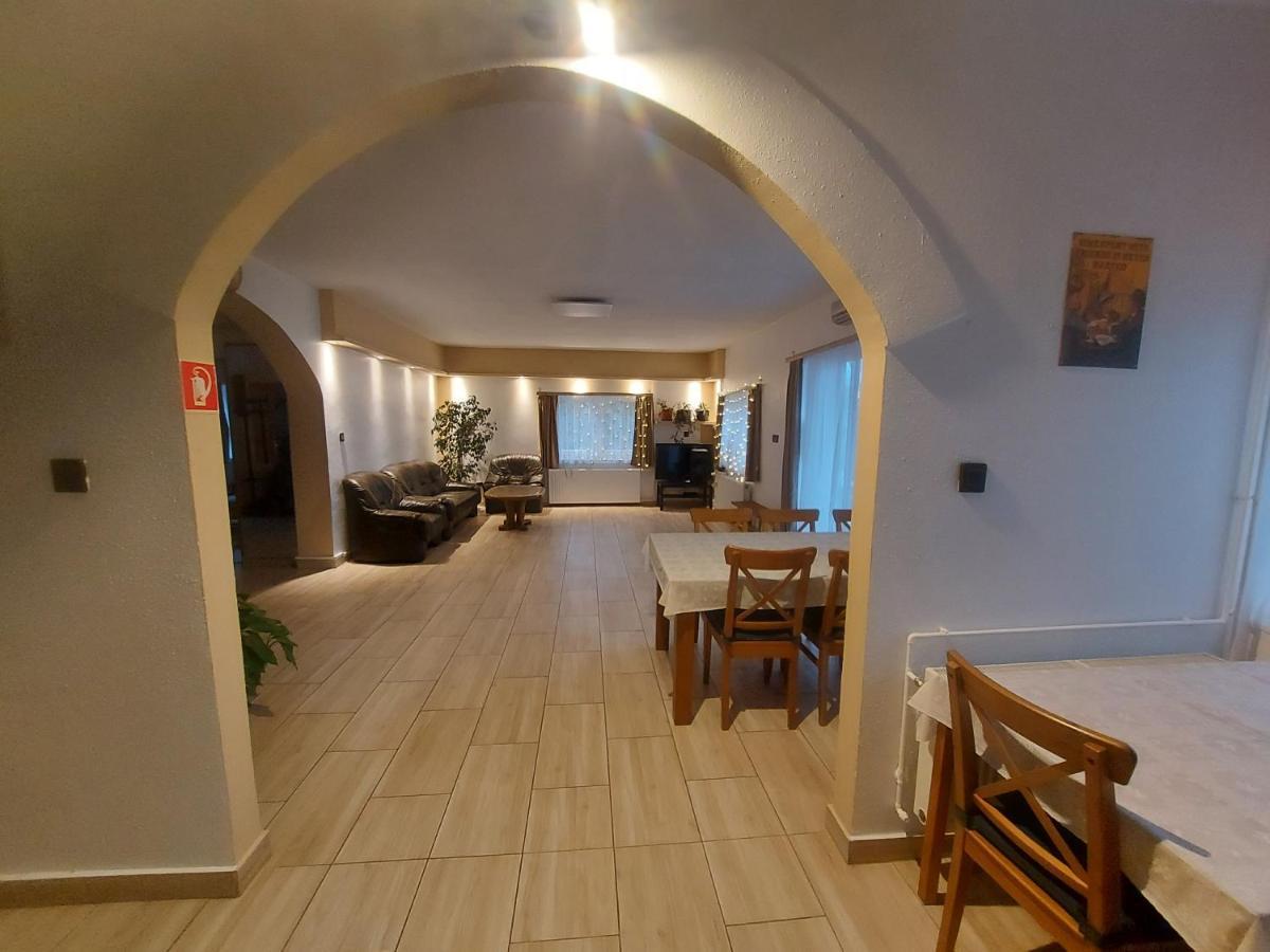 בודארוס Attila'S Guest House מראה חיצוני תמונה