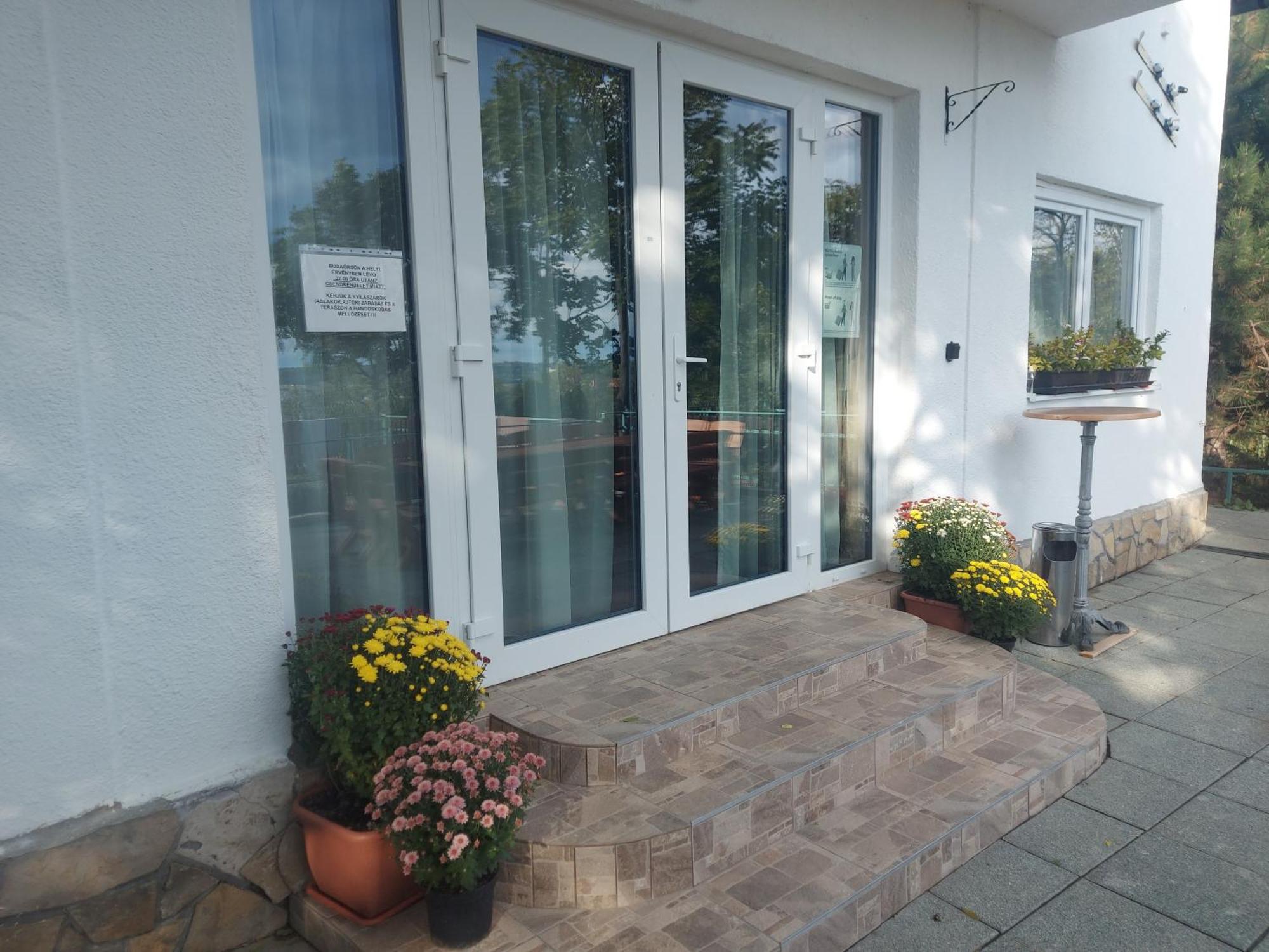 בודארוס Attila'S Guest House מראה חיצוני תמונה