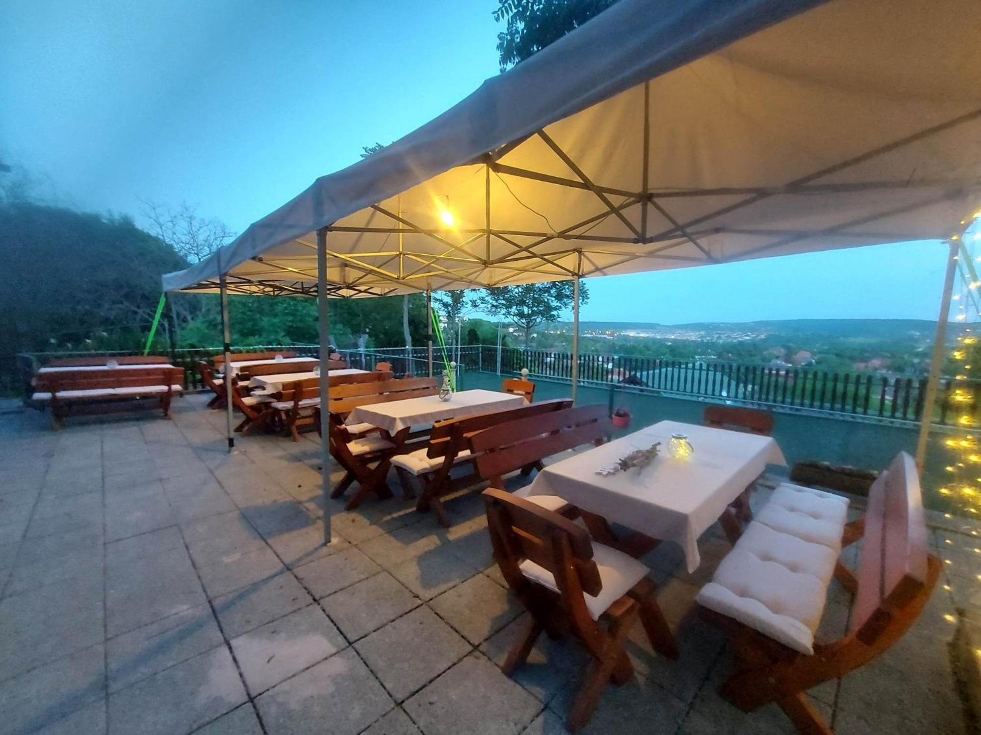 בודארוס Attila'S Guest House מראה חיצוני תמונה