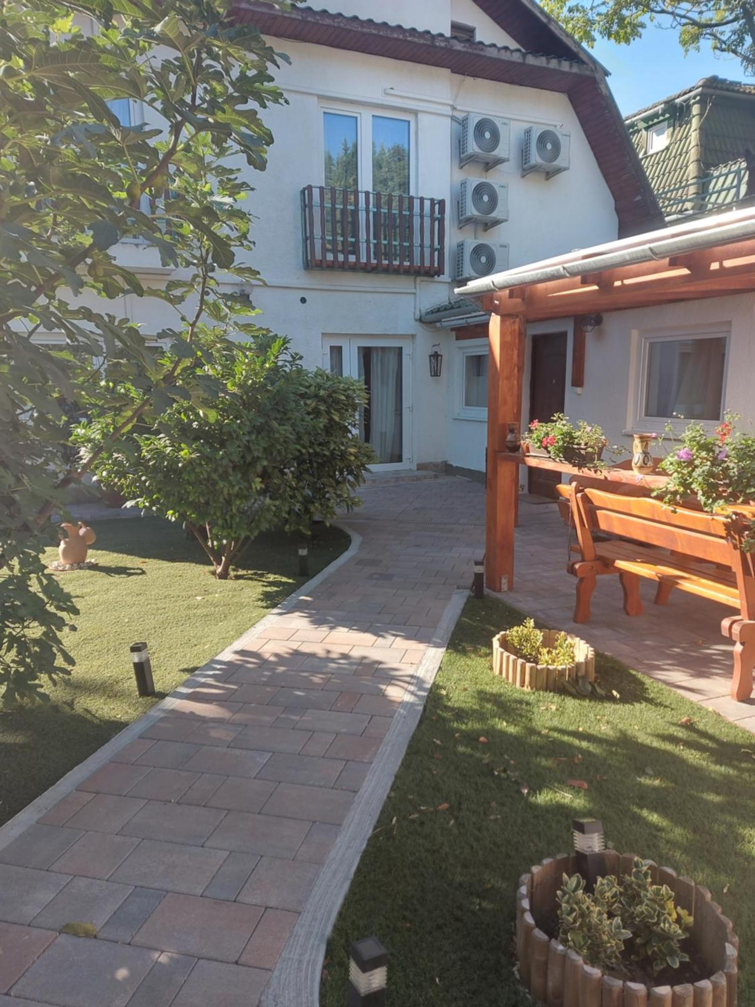 בודארוס Attila'S Guest House מראה חיצוני תמונה