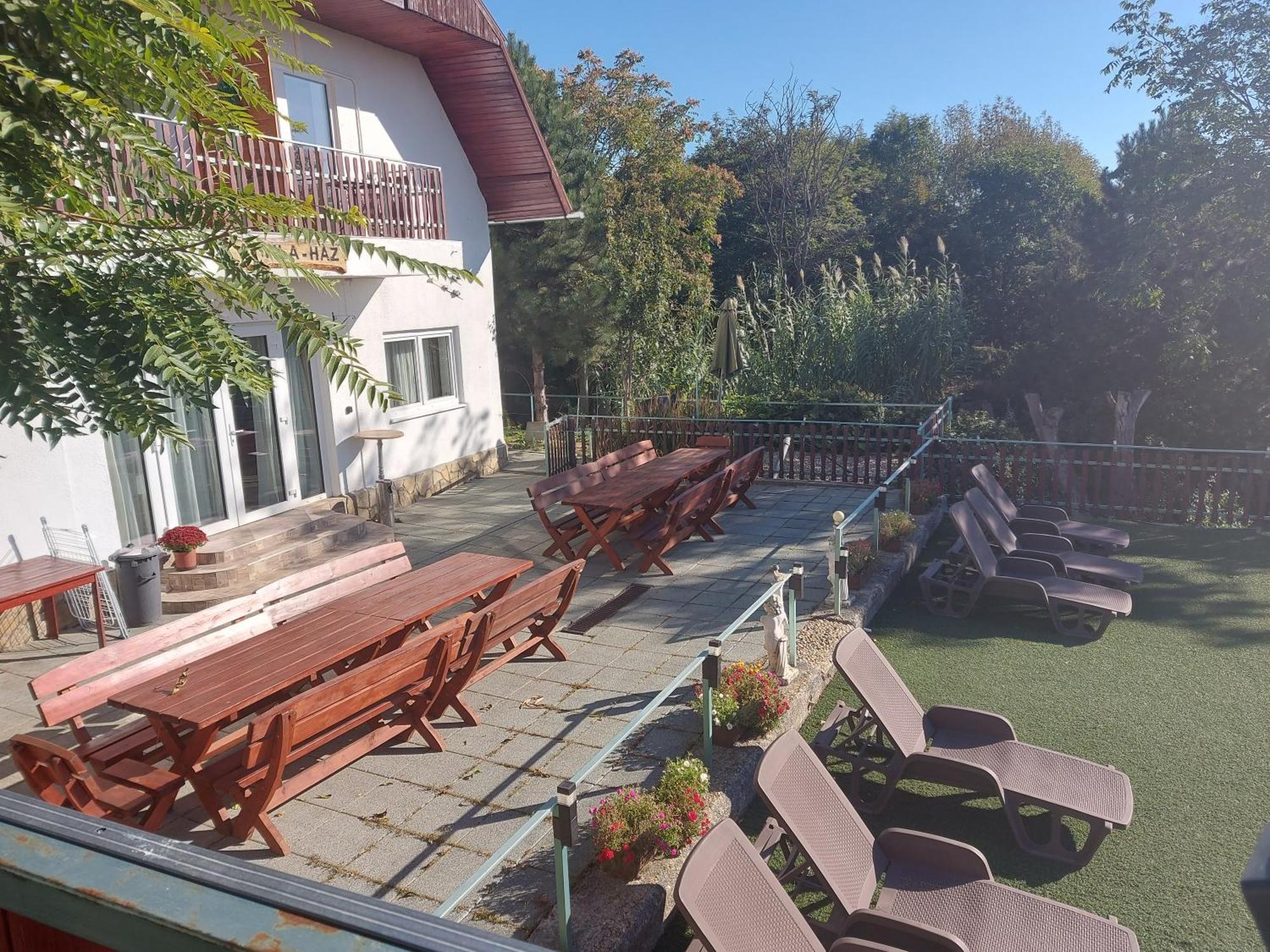 בודארוס Attila'S Guest House מראה חיצוני תמונה