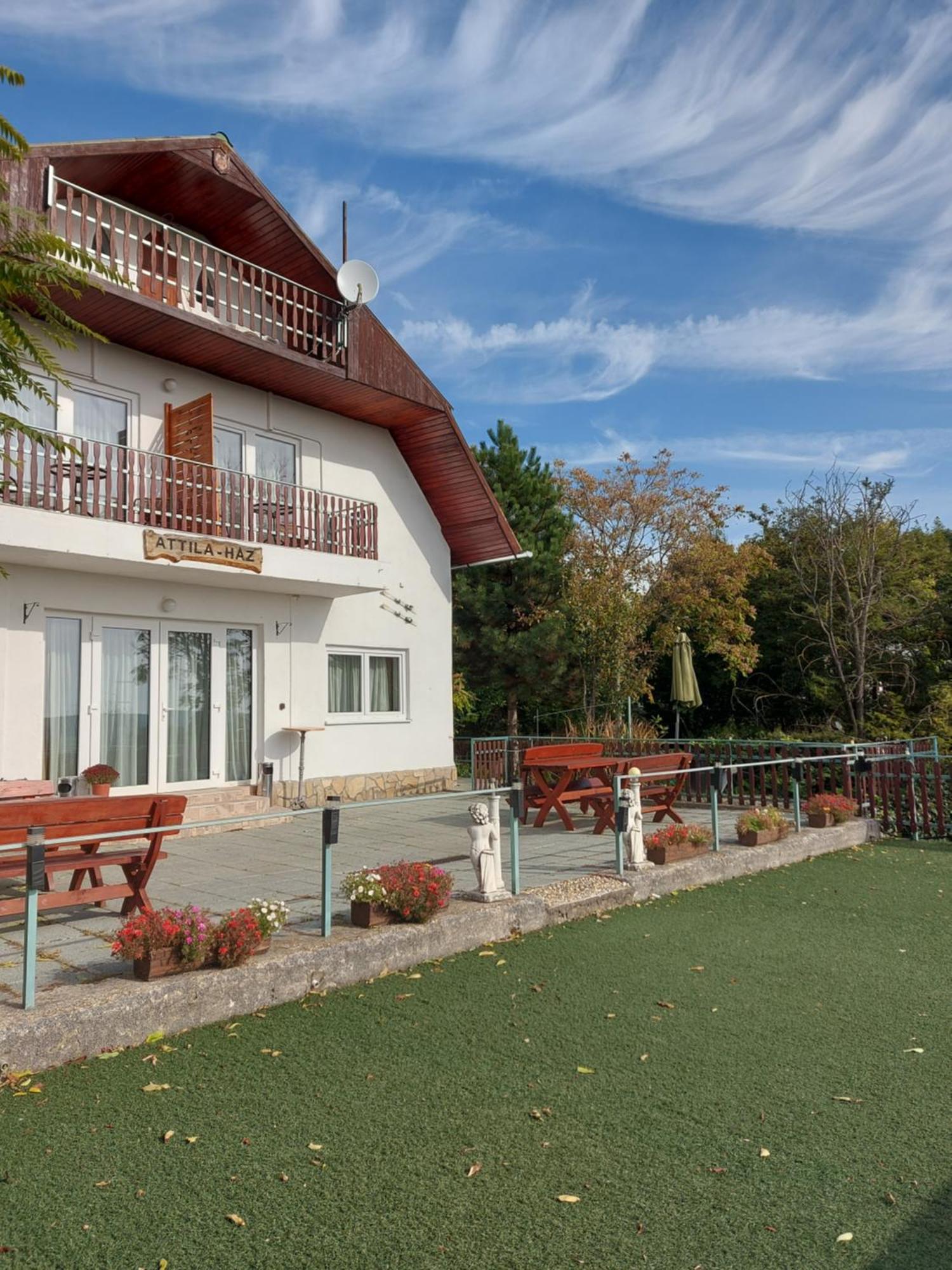 בודארוס Attila'S Guest House מראה חיצוני תמונה